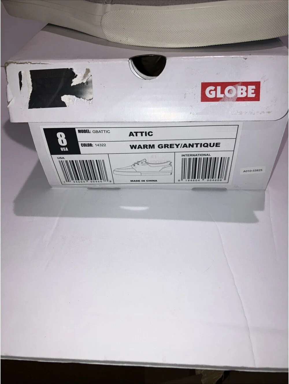 Globe attic skateboard