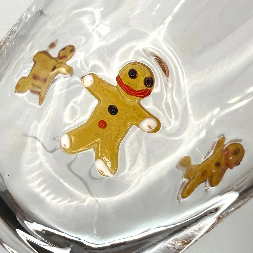 Handblown Clear Glass Tumbler with 3D‎ Gingerbread Man Figurines Holiday 4.75in