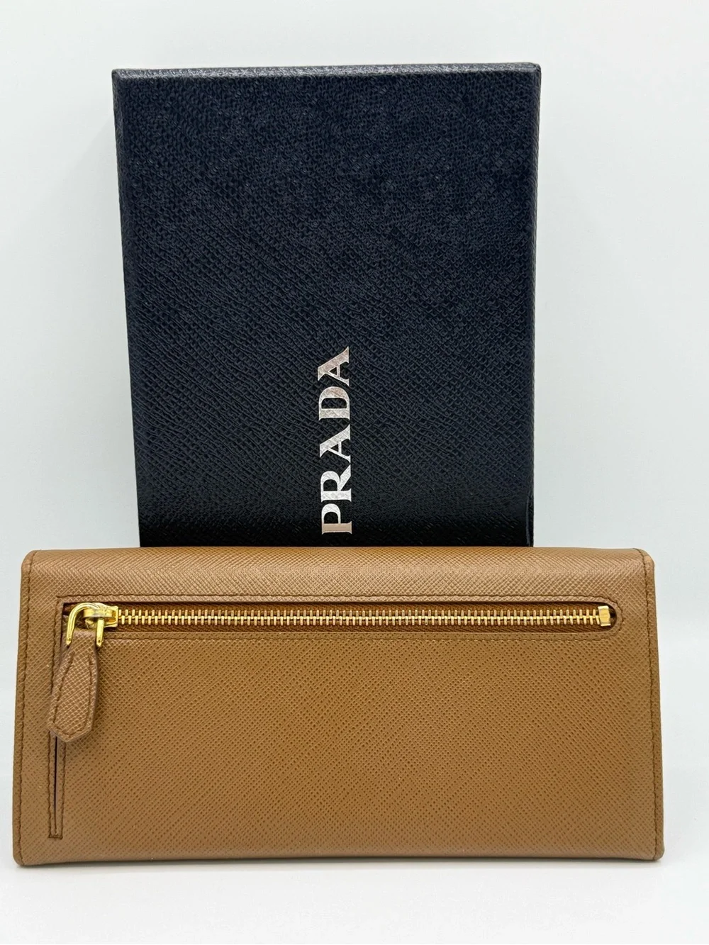 Prada pre loved