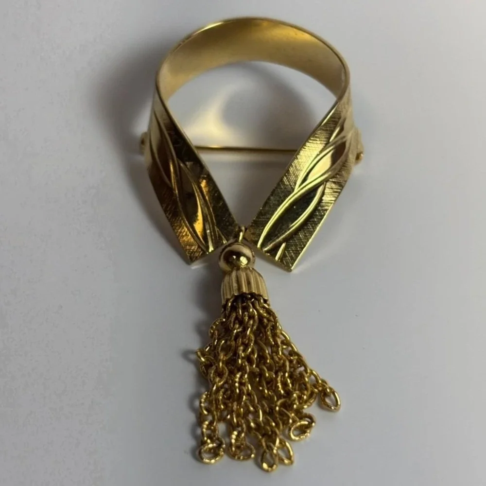 Hobe vintage brooch