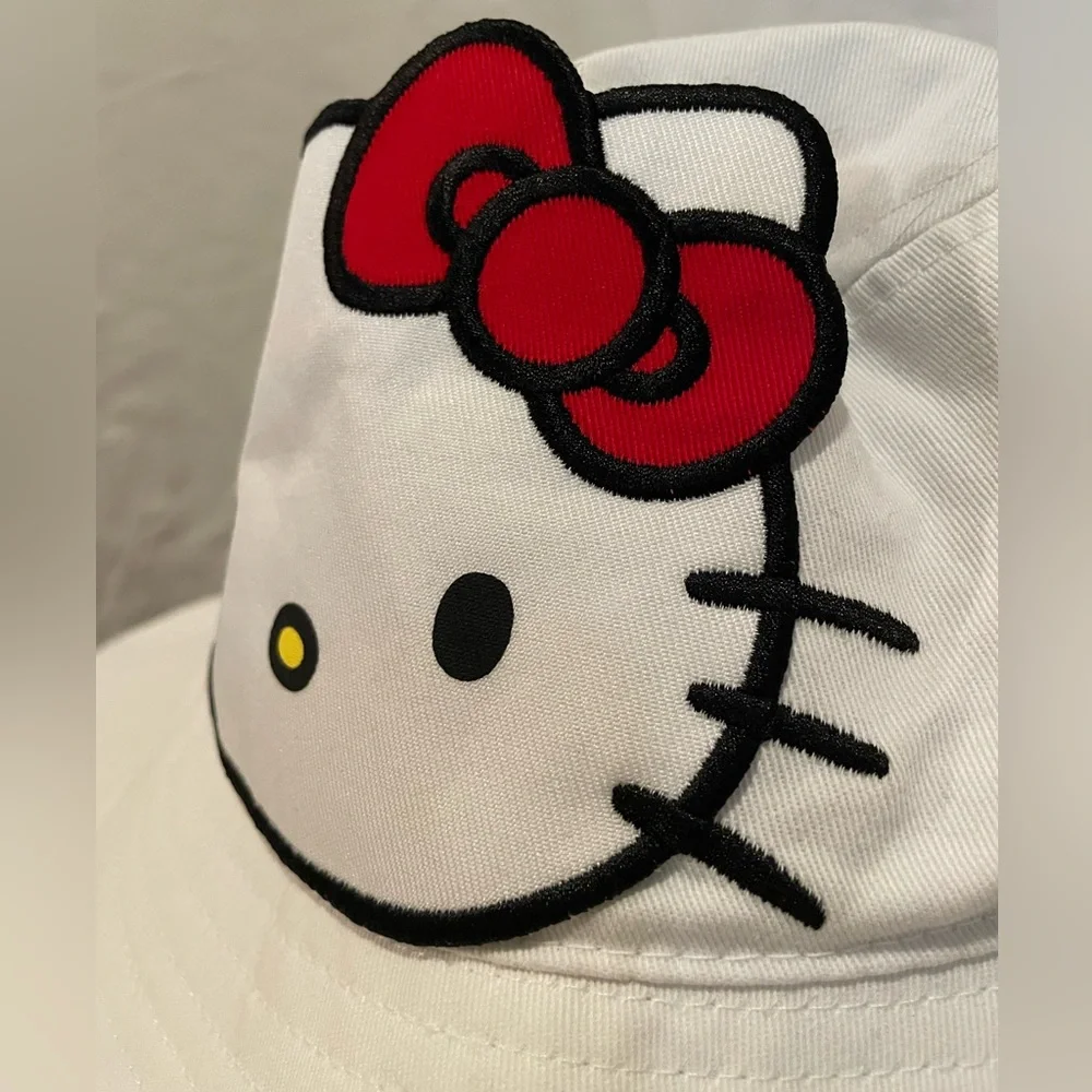 Hello Kitty white bucket