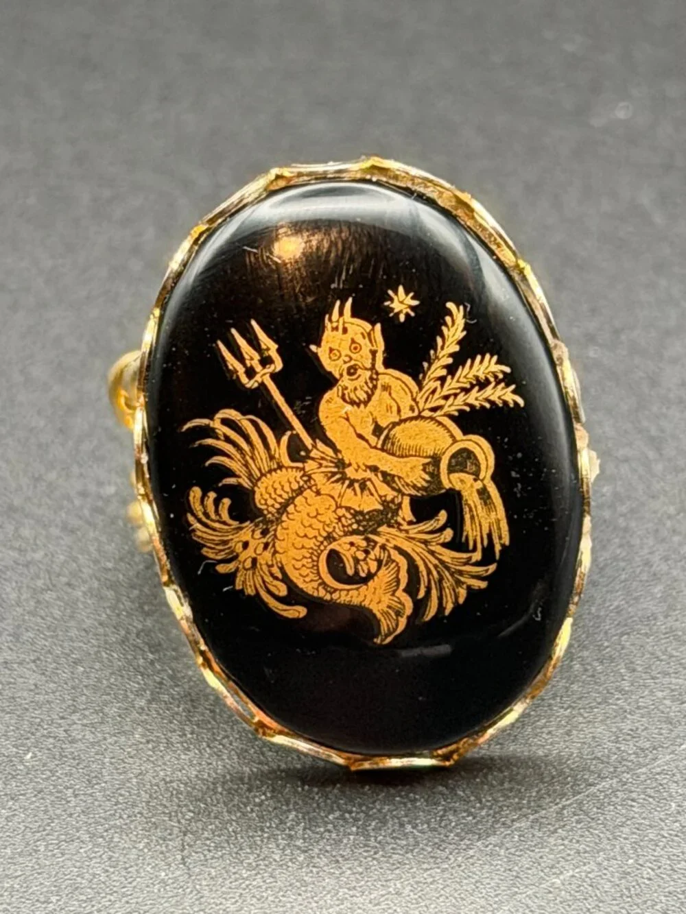 VTG Neptune Poseidon Mythology Black Lucite Gold Tone Adjustable Cocktail Ring