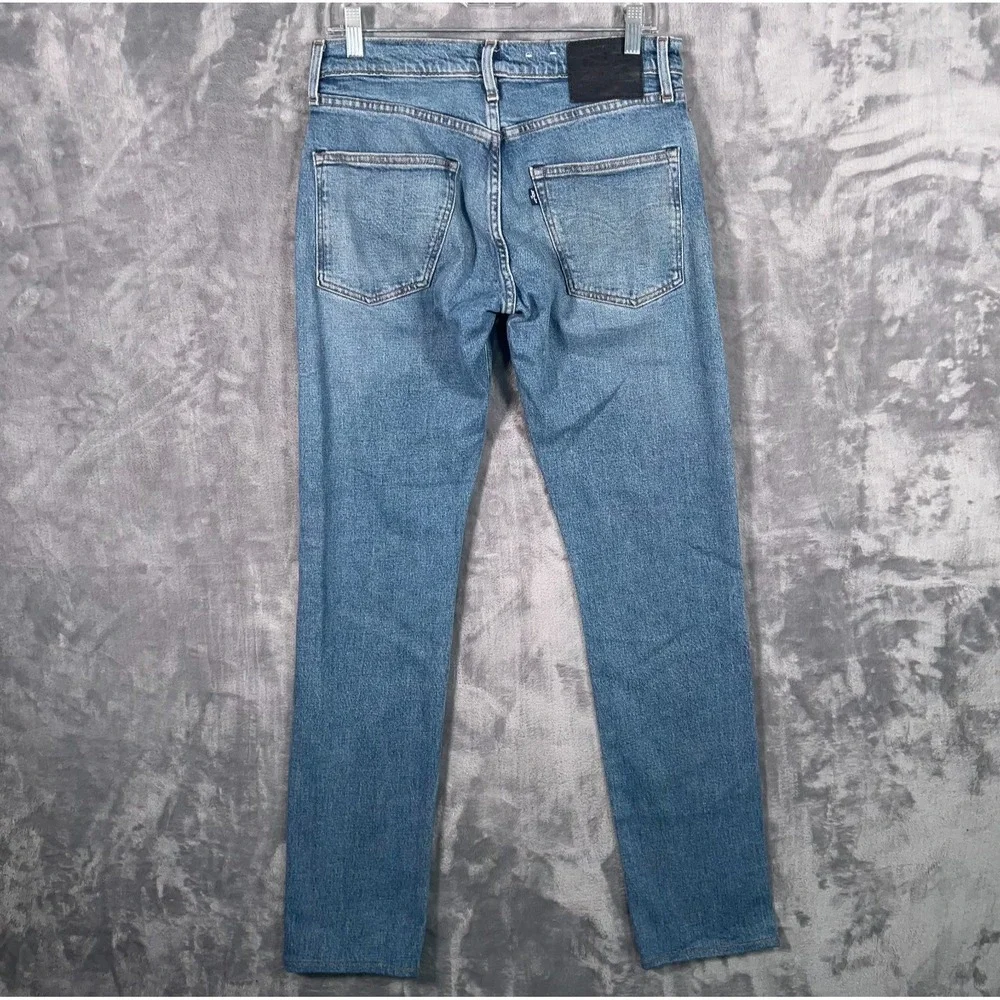 Levis or levis