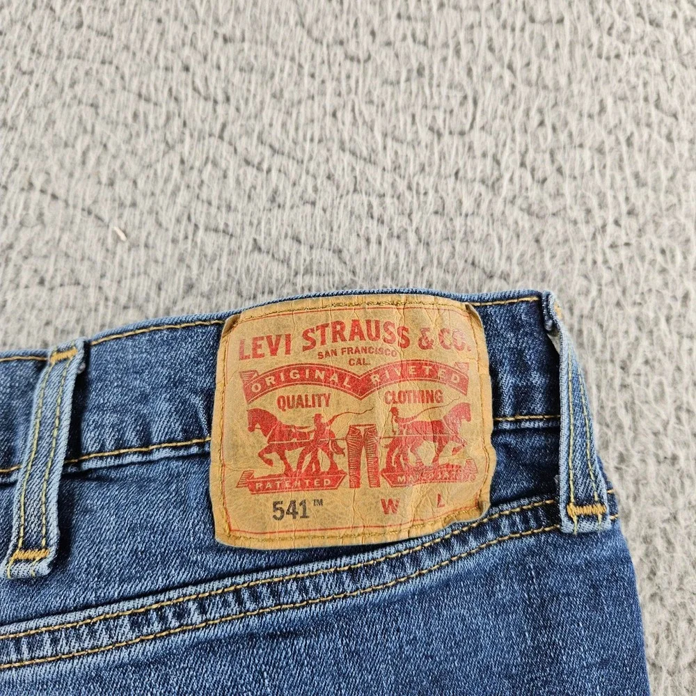 Levis measurements waist