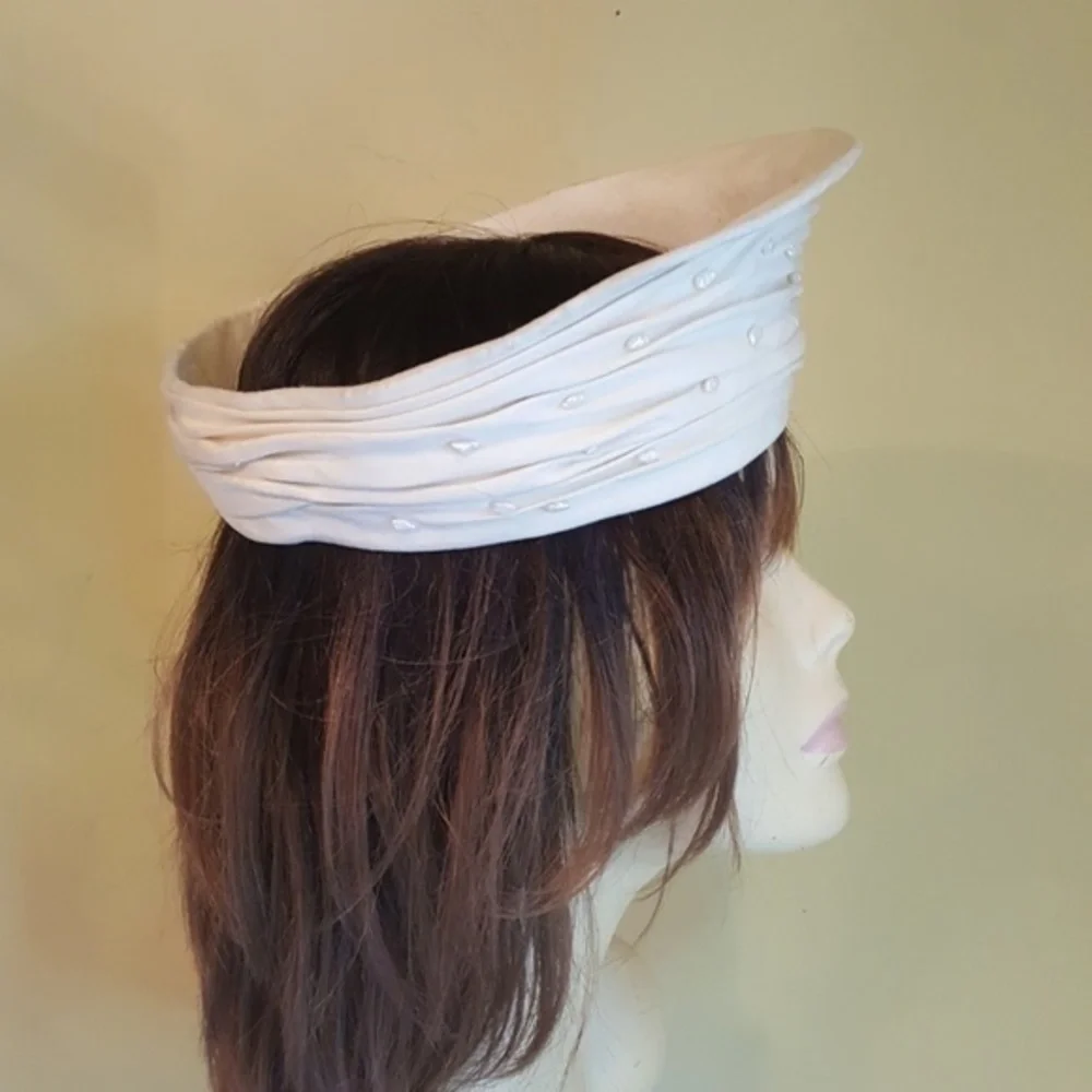 JEAN‎ BARTHET PARIS CREME WITH SEED PEARLS UNIQUE VTG HAT PIECE