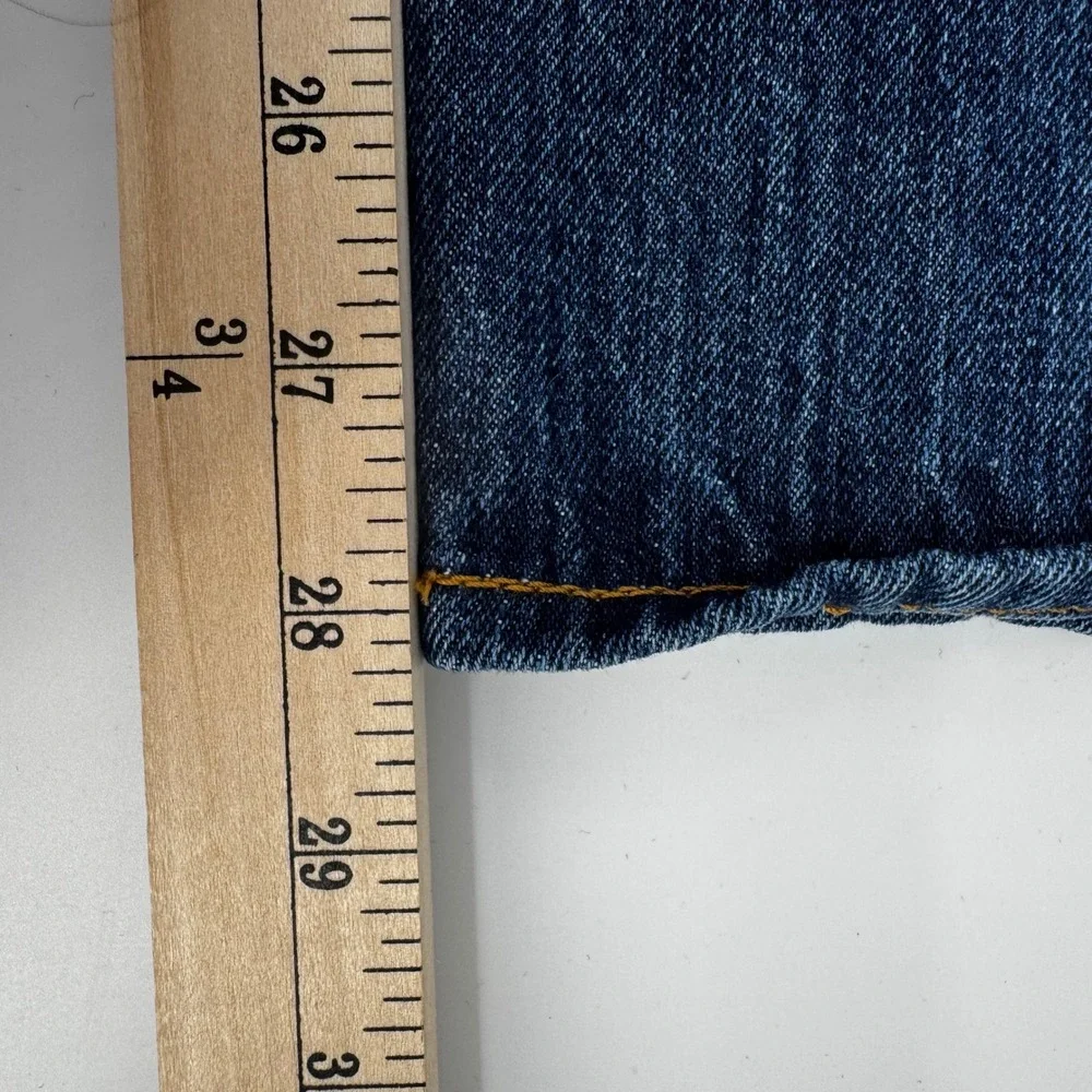 Levis non waist signature