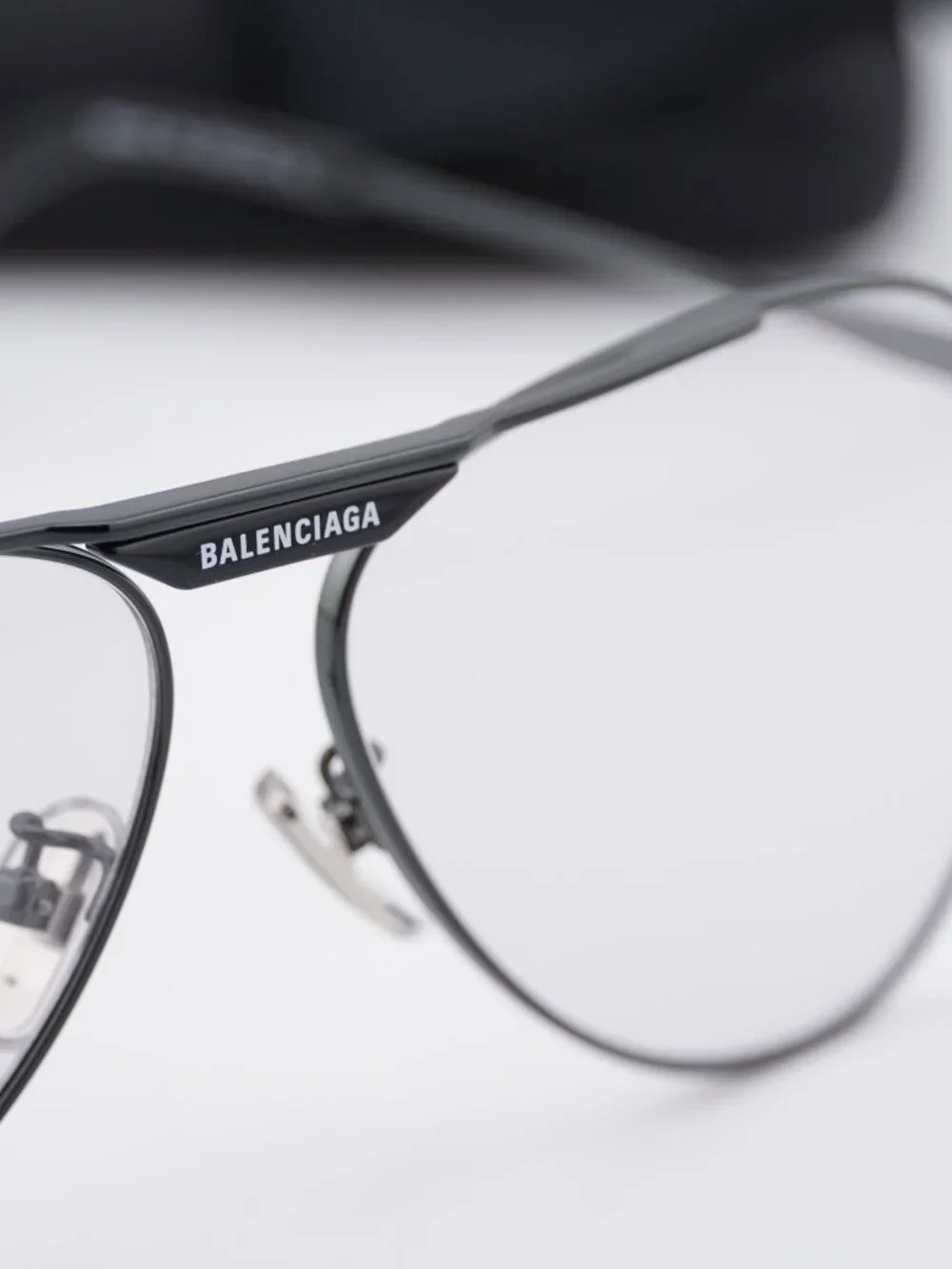 Balenciaga model bb0244s