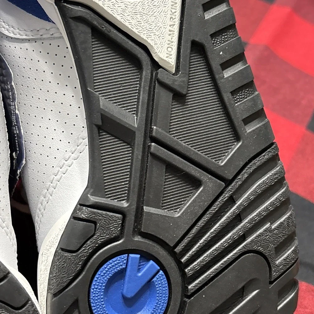 New Balance product pair