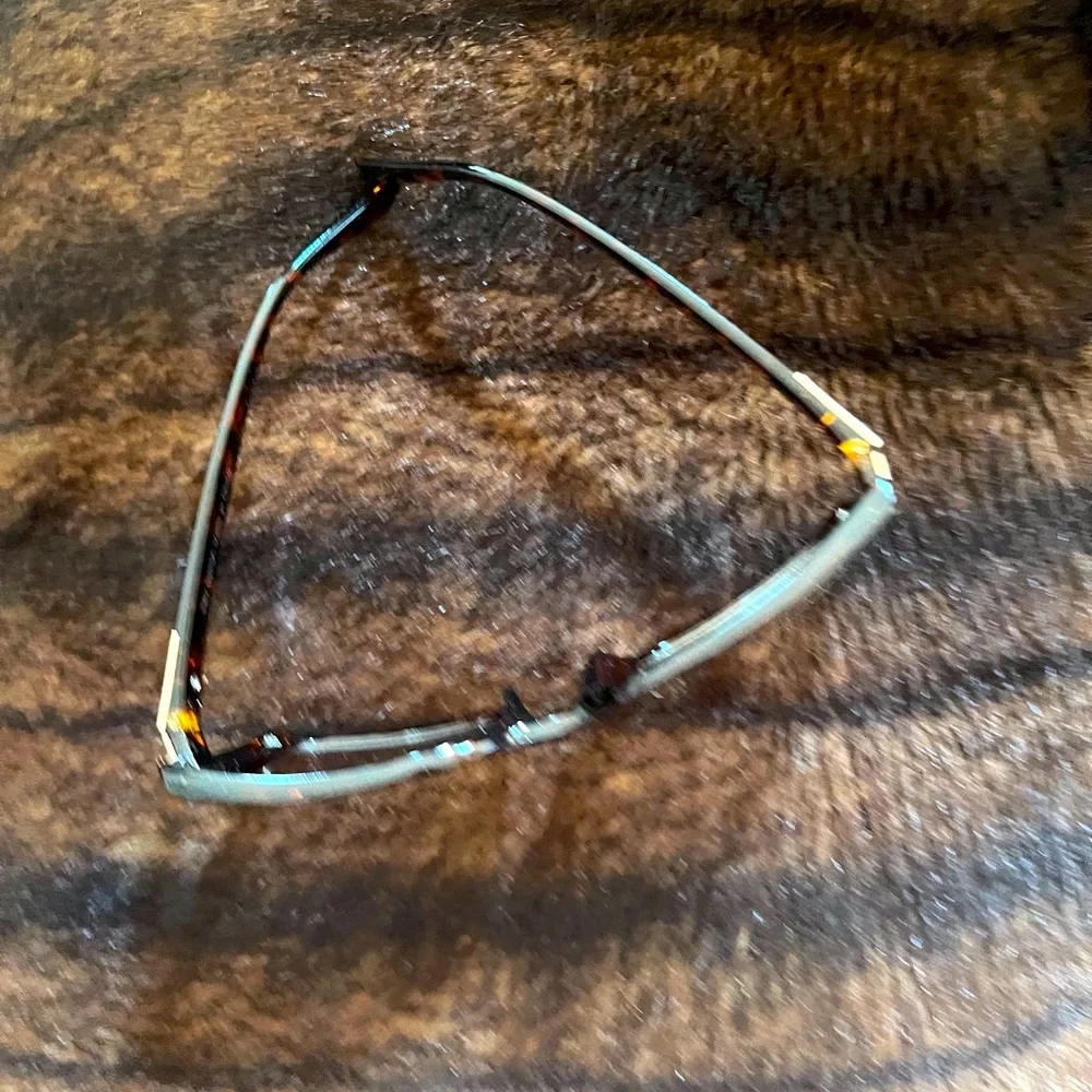Tortoise Shell Square Frames Gold Accents Sunglasses Women Color Brown & Gold