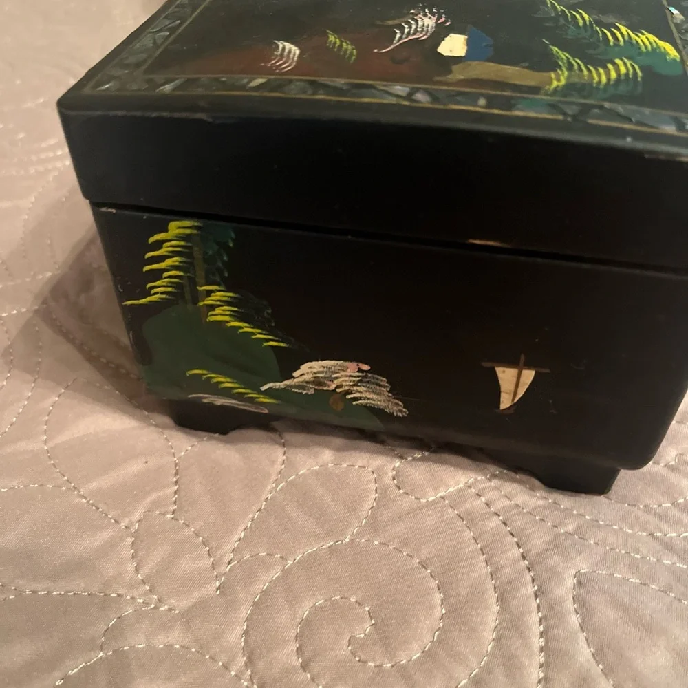 Vintage black lacquer musical jewelry box from Japan