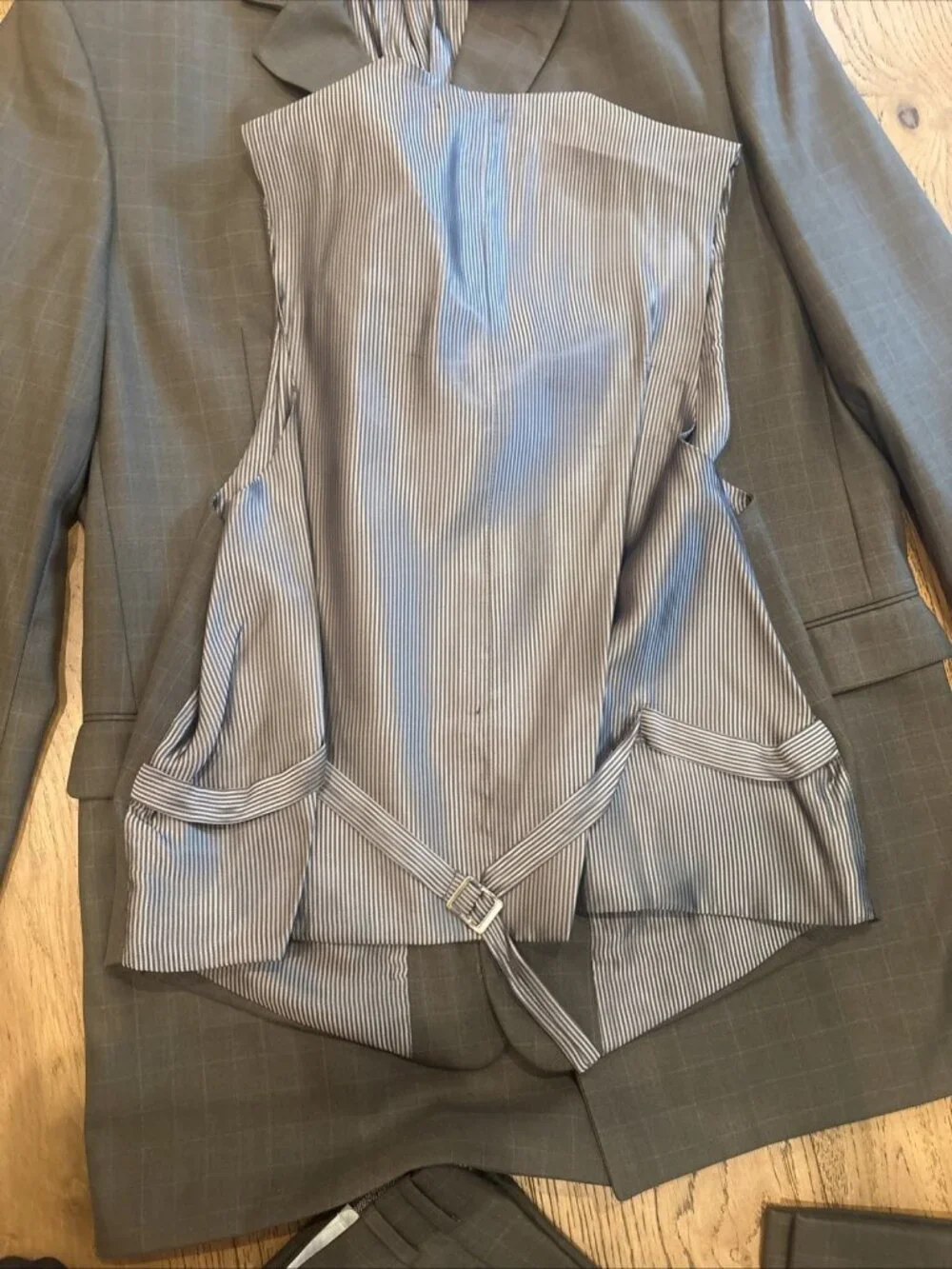 Caravelli men piece