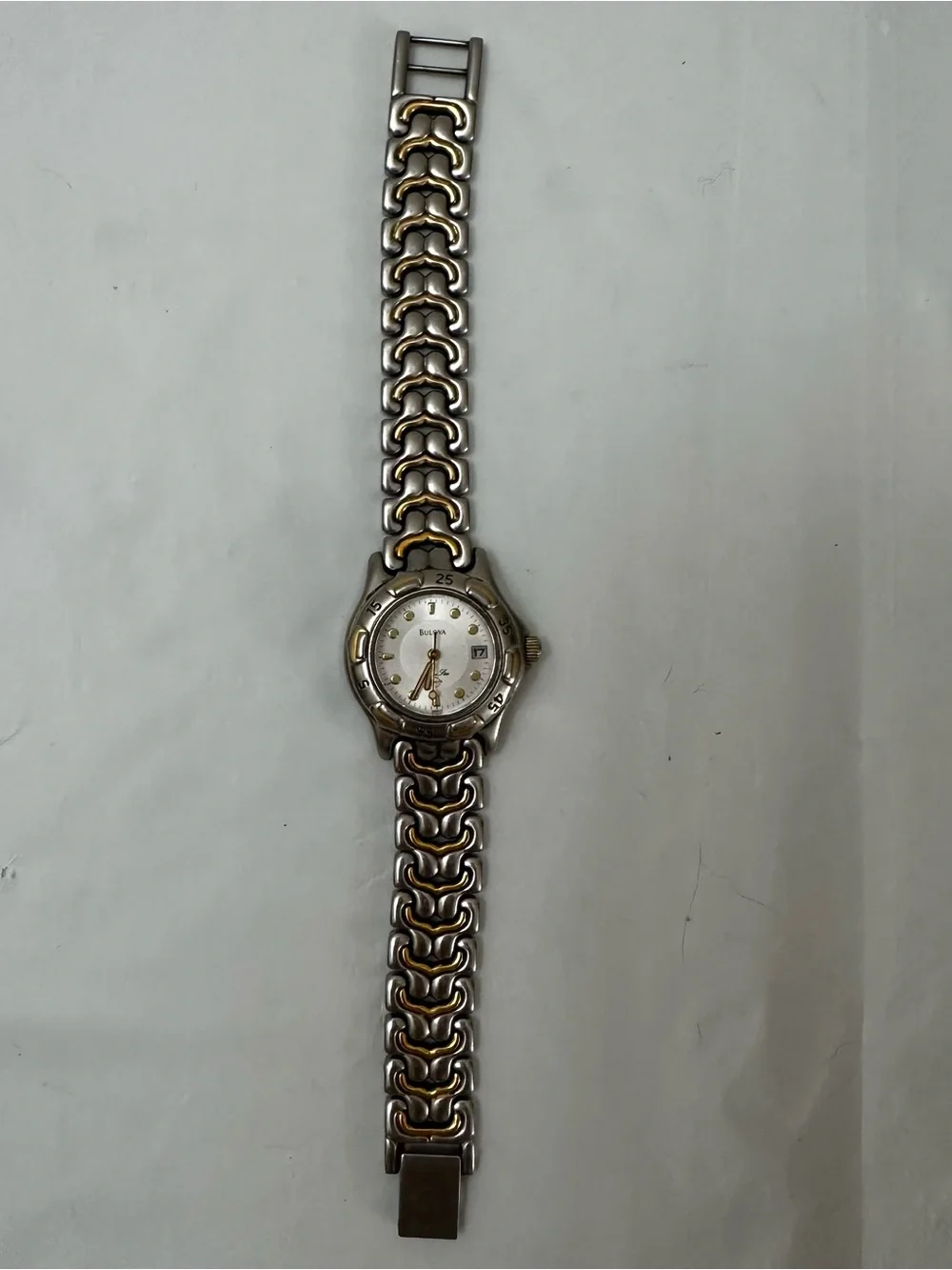 Bulova bezel style tone