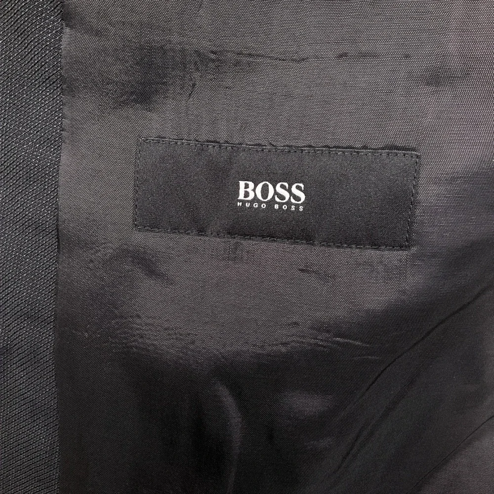 Hugo Boss size tag