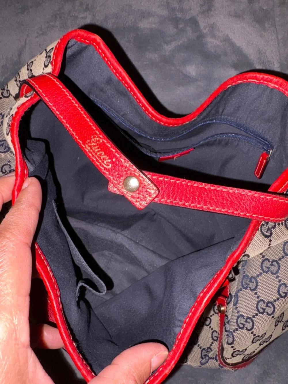Gucci tote signature