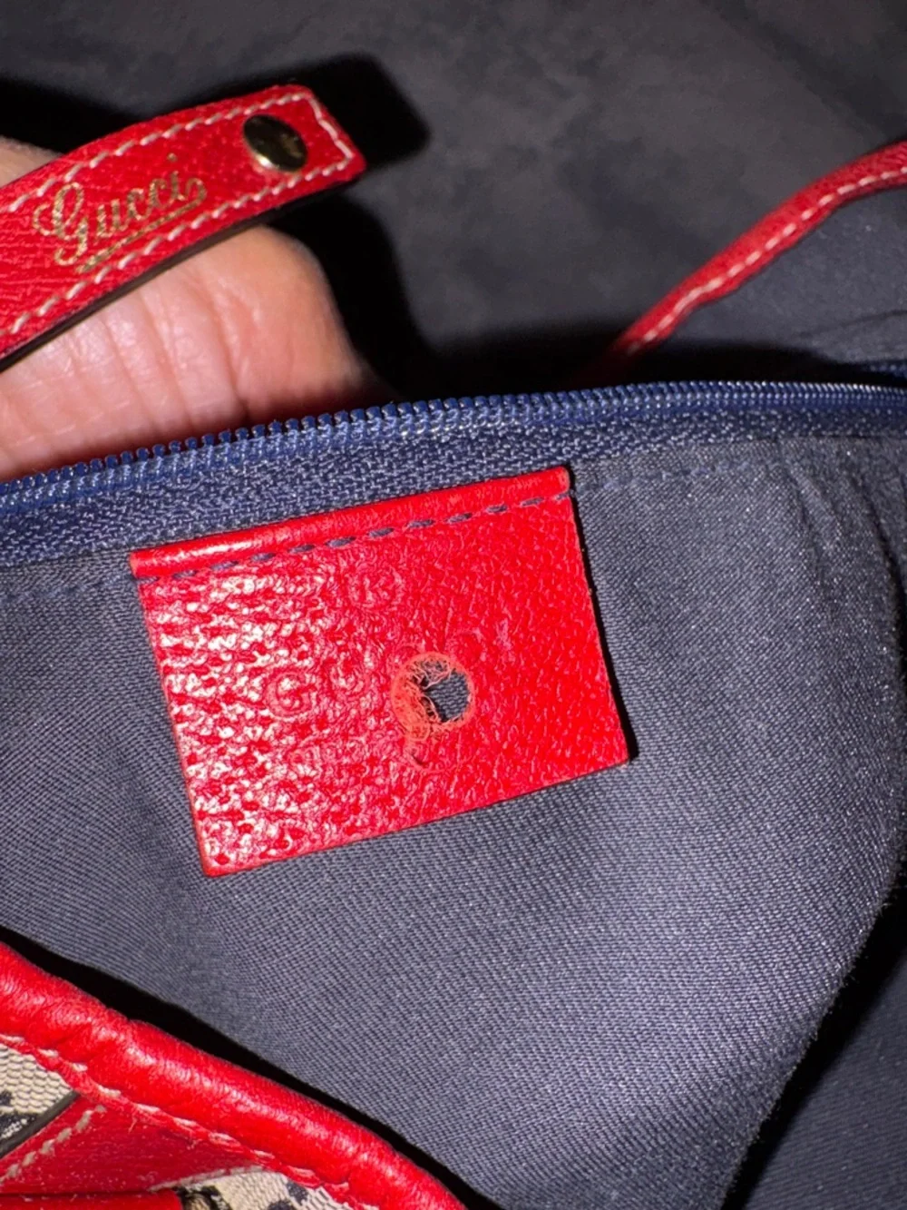 Gucci tote signature