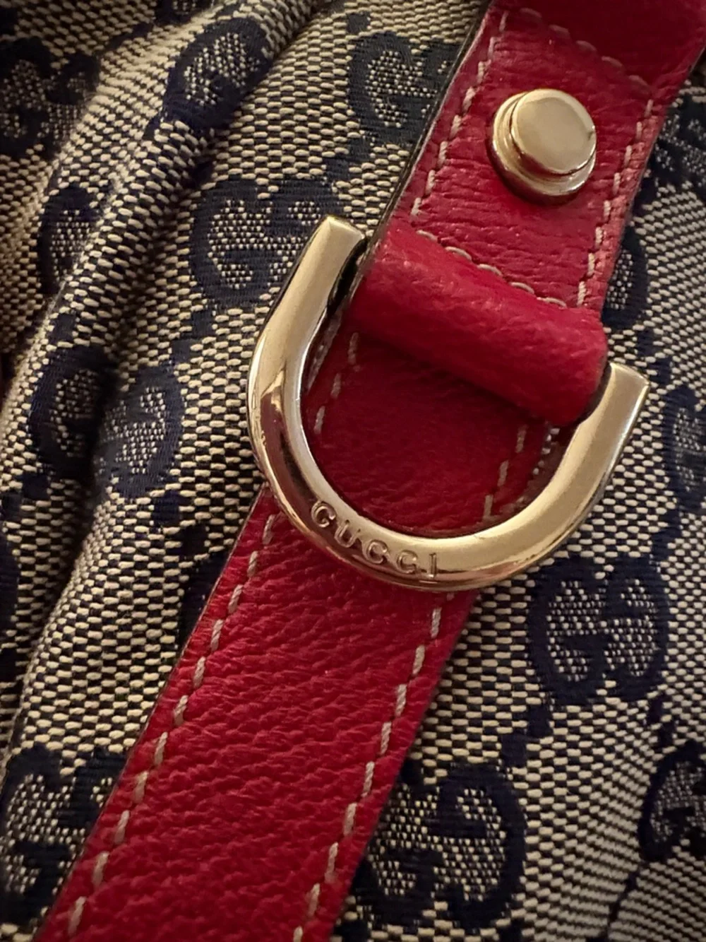 Gucci tote signature