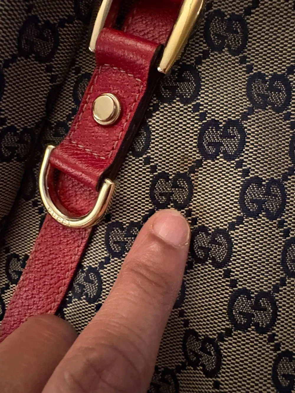 Gucci tote signature