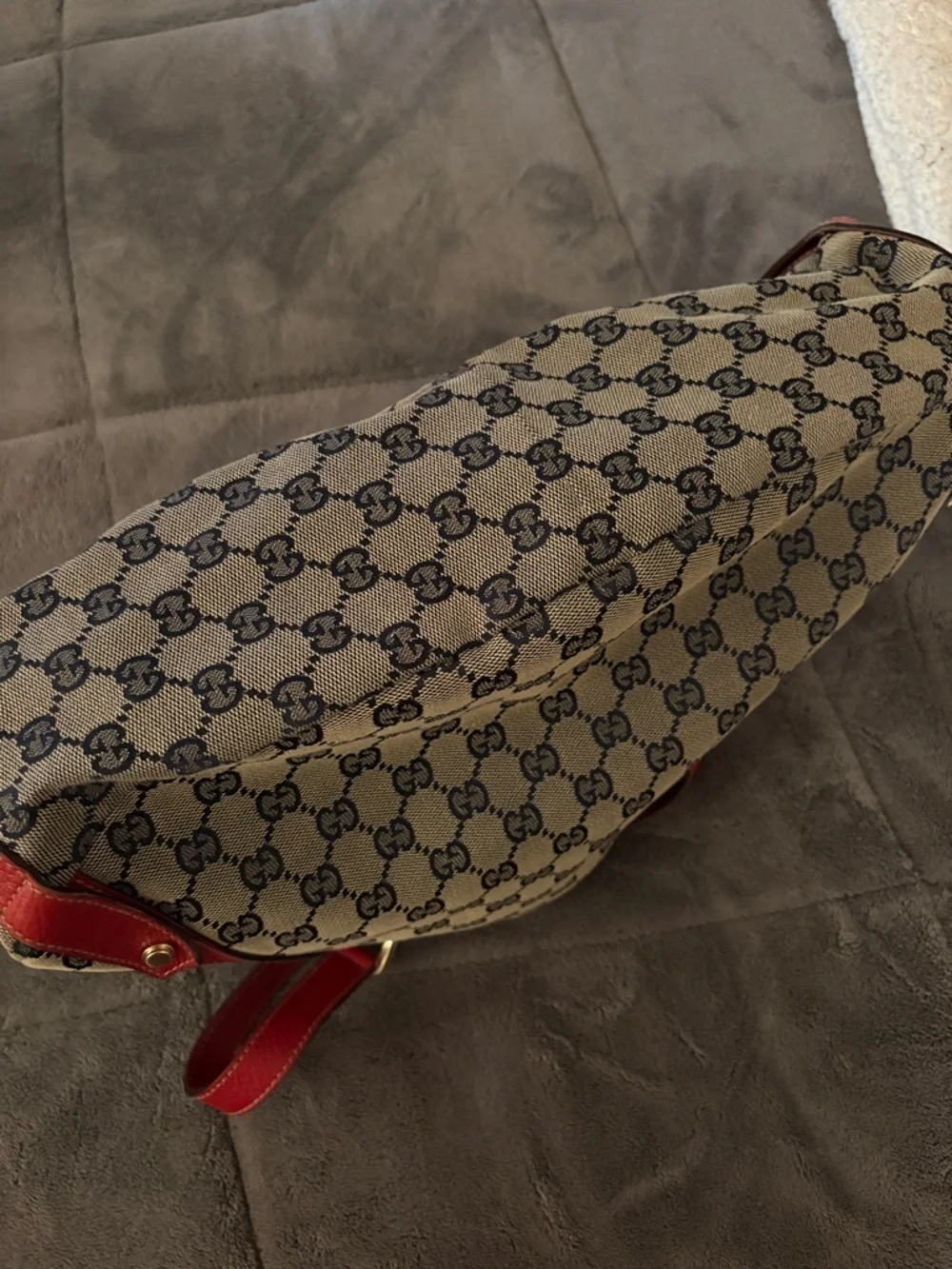 Gucci tote signature