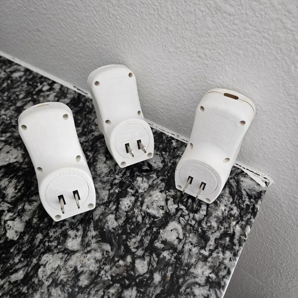 Glade‎ PlugIns Scented Oil Warmers white lot of 3 wall plug in