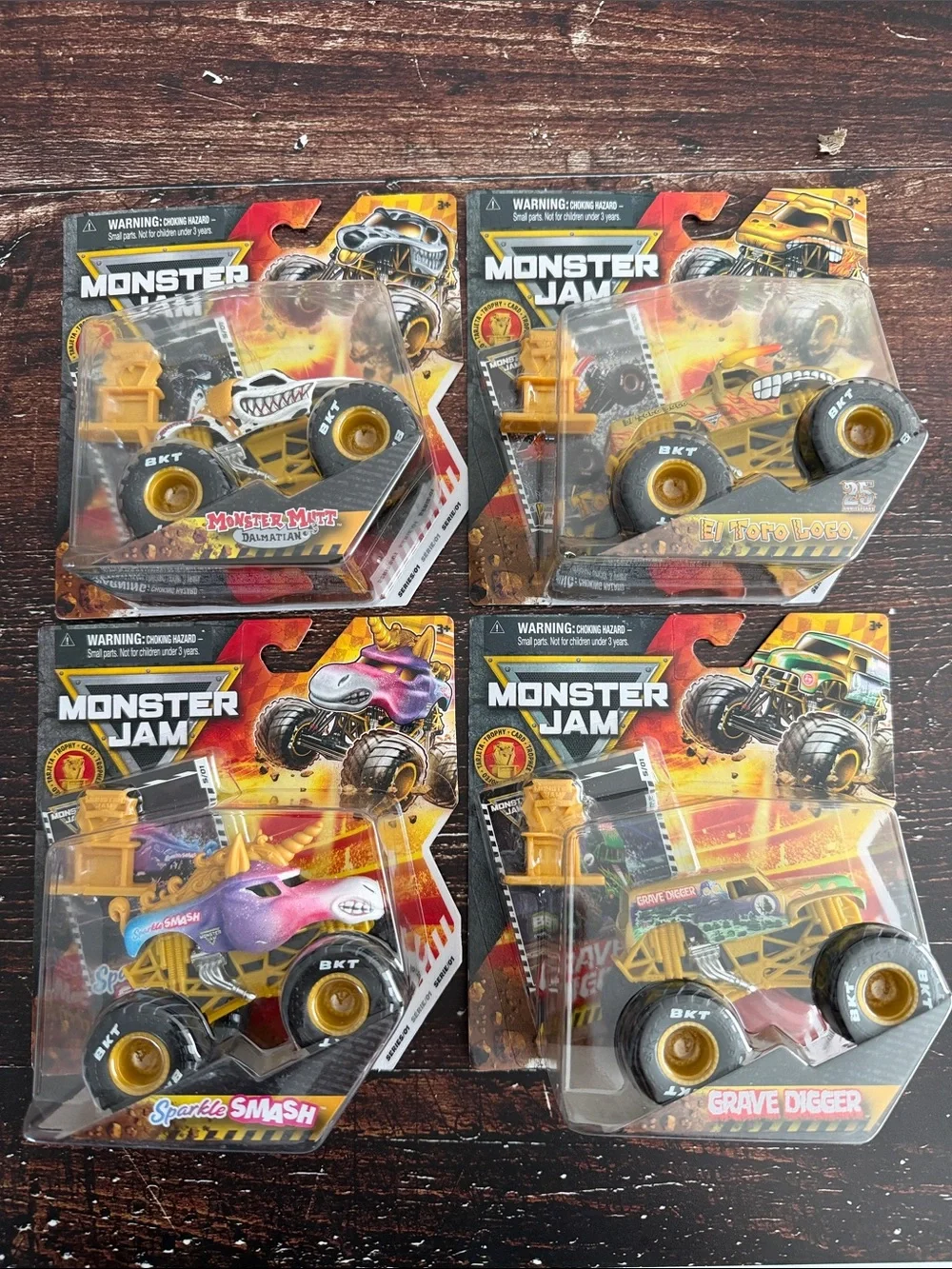 NEW SPIN MASTER 2026 MONSTER JAM GOLD TROPHY CARD SERIES 1 complete set