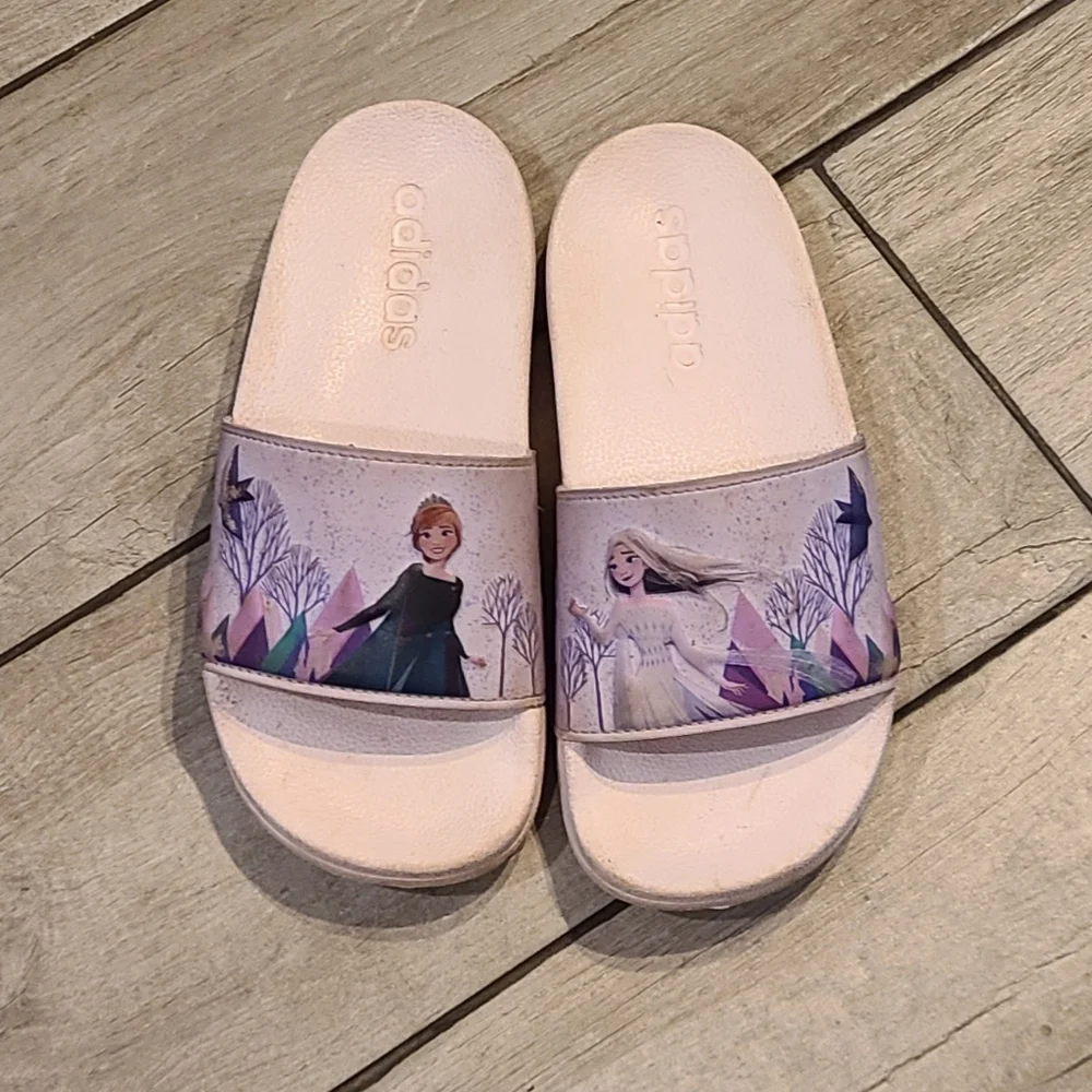 🍦 Frozen Disney Adidas slip ons🌷