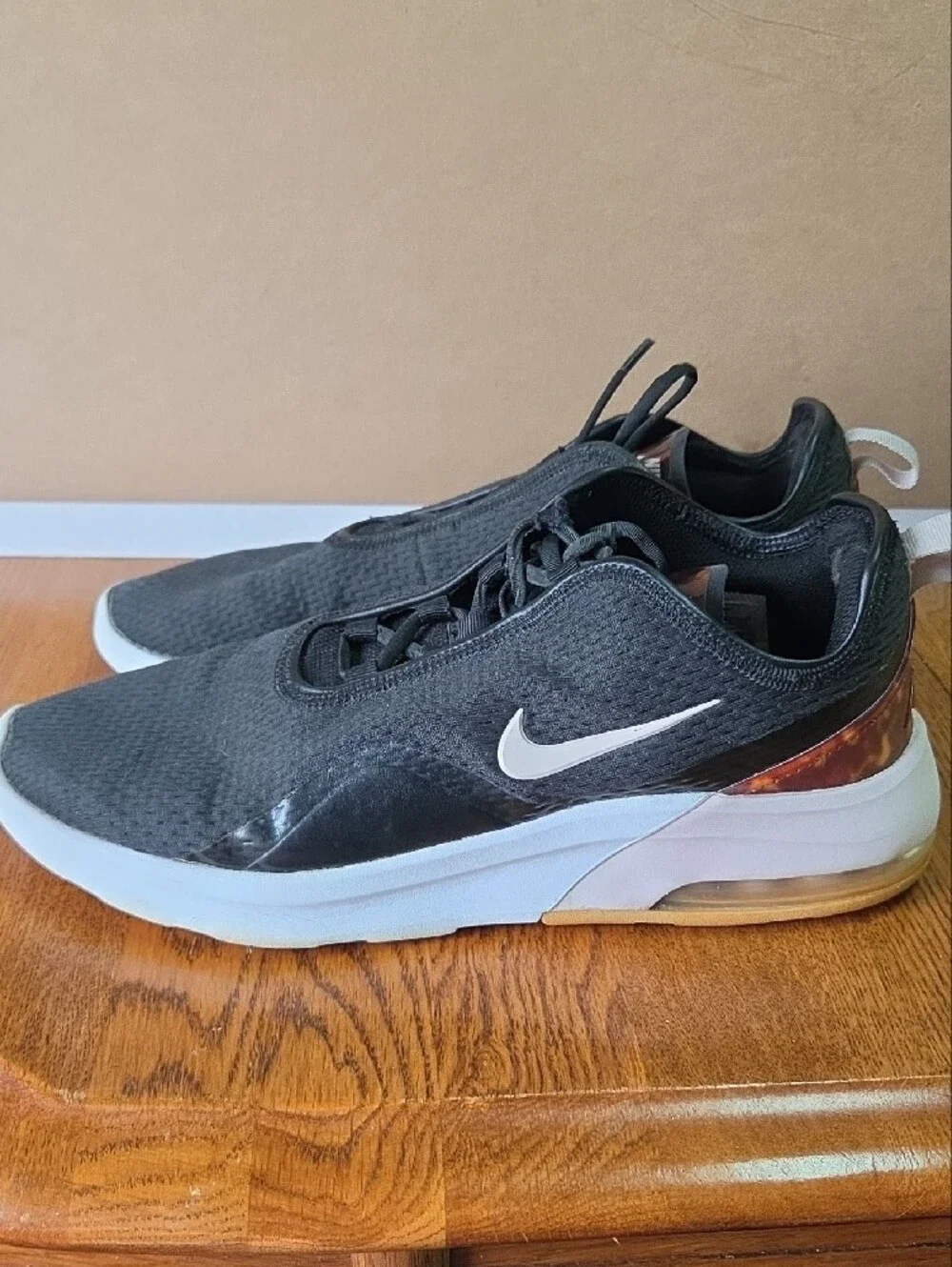 Nike Air Max Motion 2 2019 Size 12 Black/white/brownish