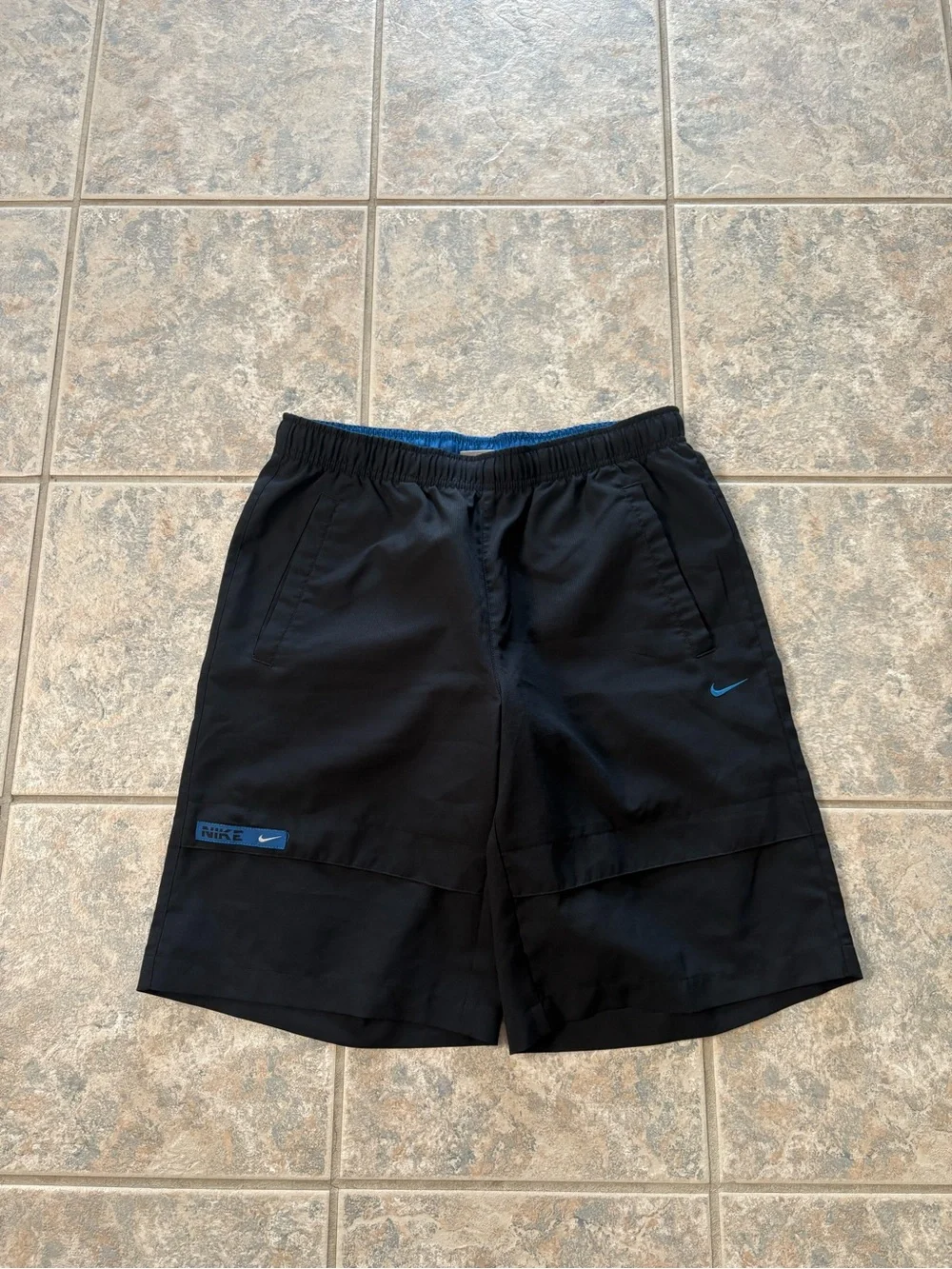 VINTAGE Y2K NIKE BAGGY SHORTS