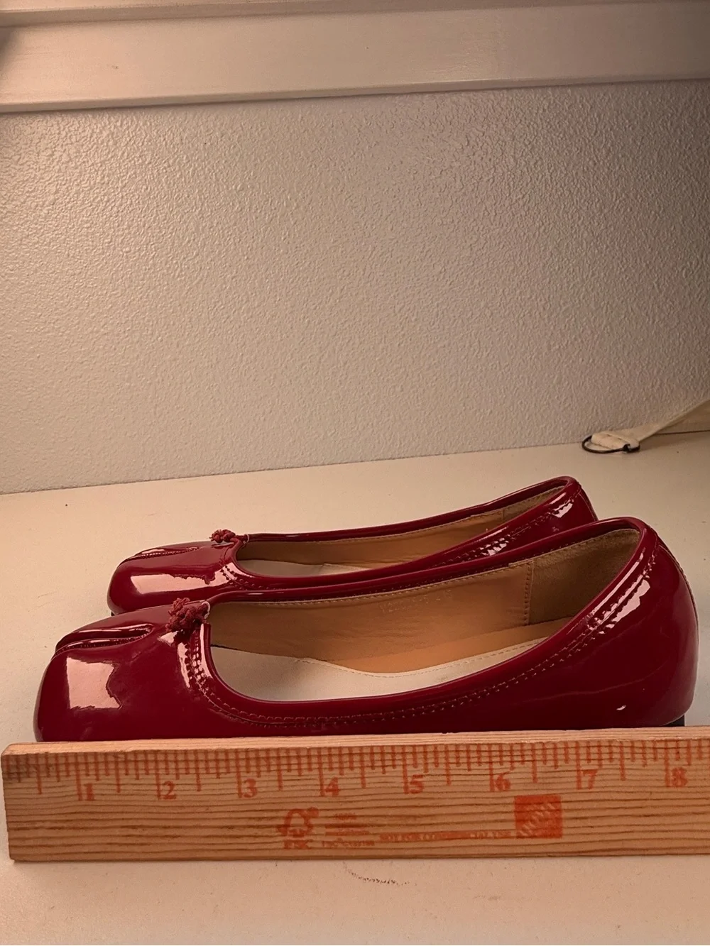 Raboesy glossy red