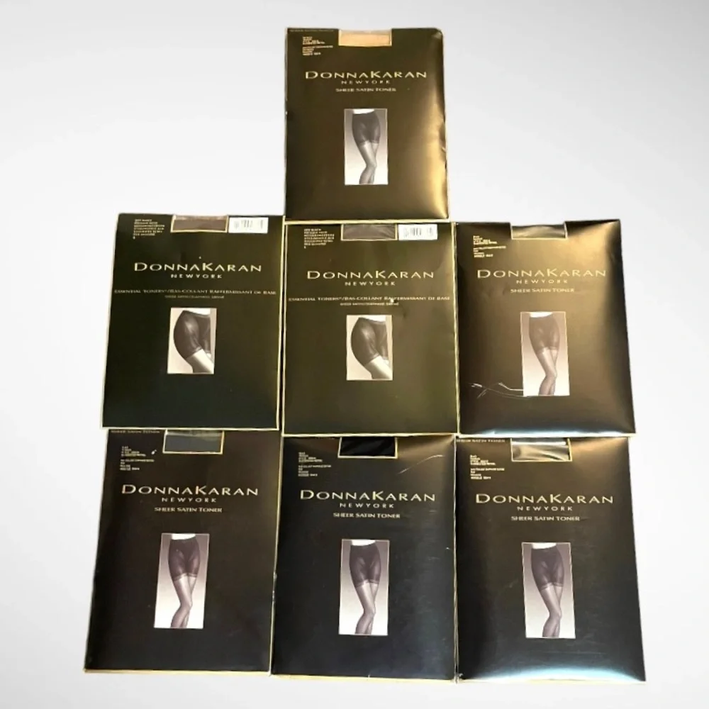 DONNA KARAN PANTYHOSE SIZE MEDIUM