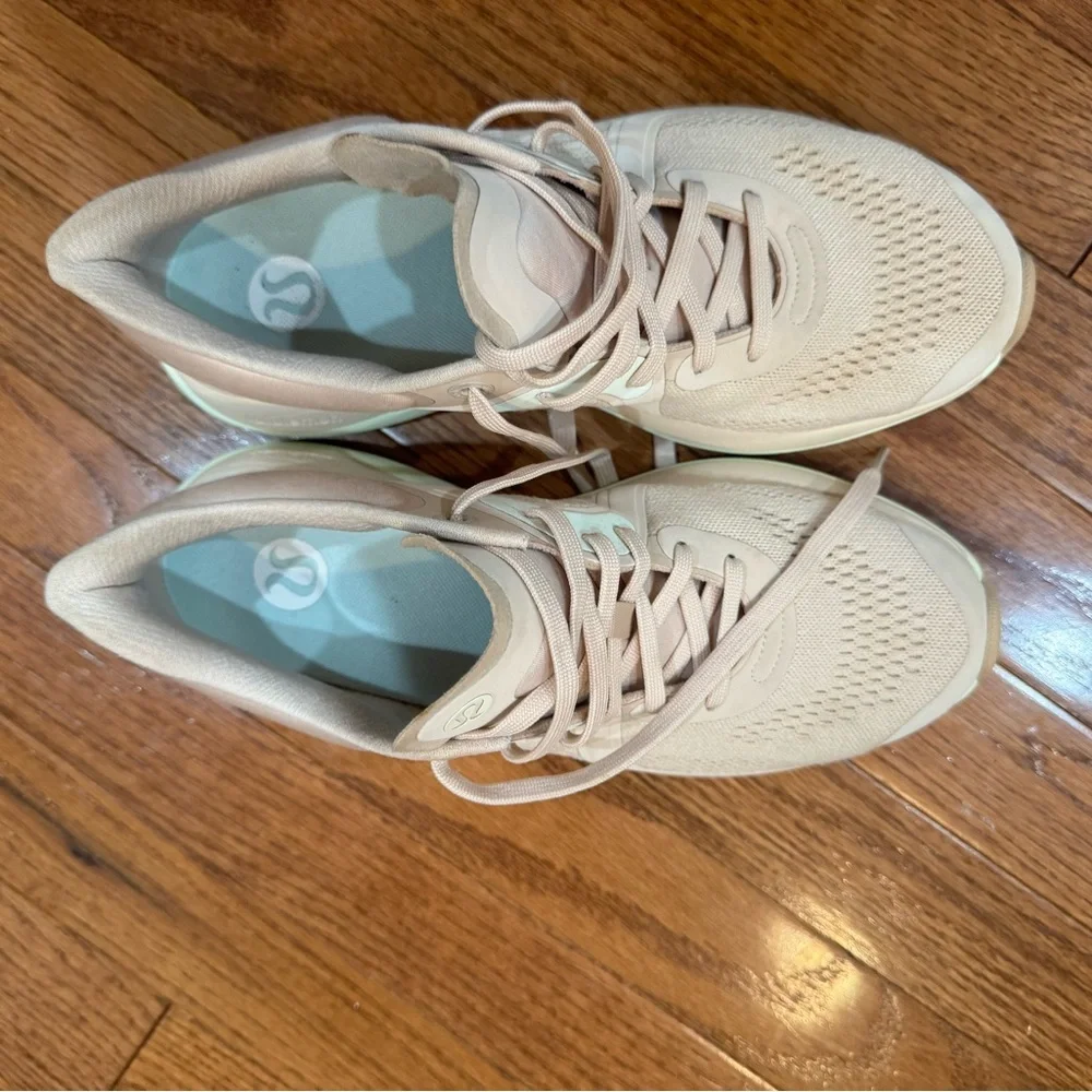 lululemon athletica by lightweight design