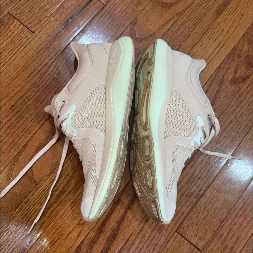 lululemon athletica cushioned sneakers lace