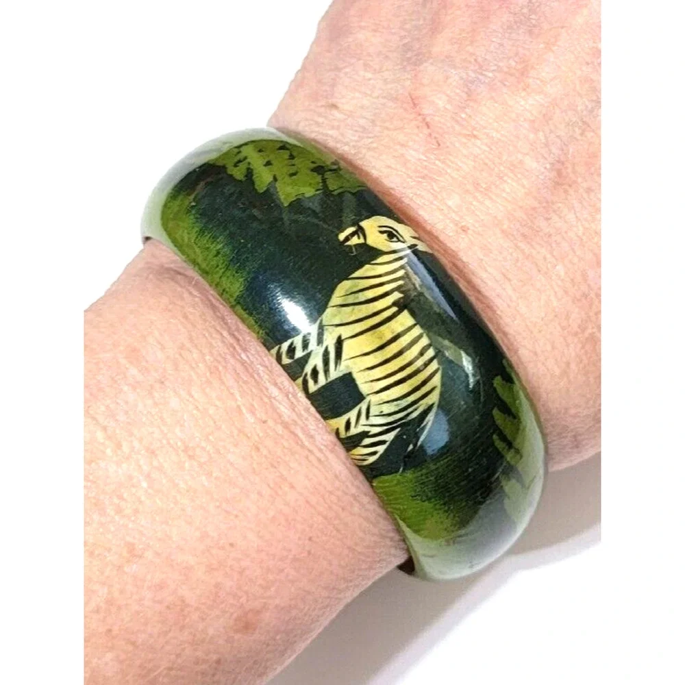 Unbranded color green