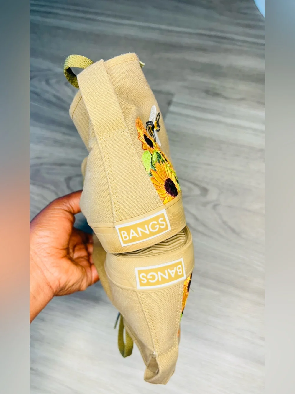 Bangs Olive Green Old Pine Sunflower & Bees High Top Sneakers Sz 9.5