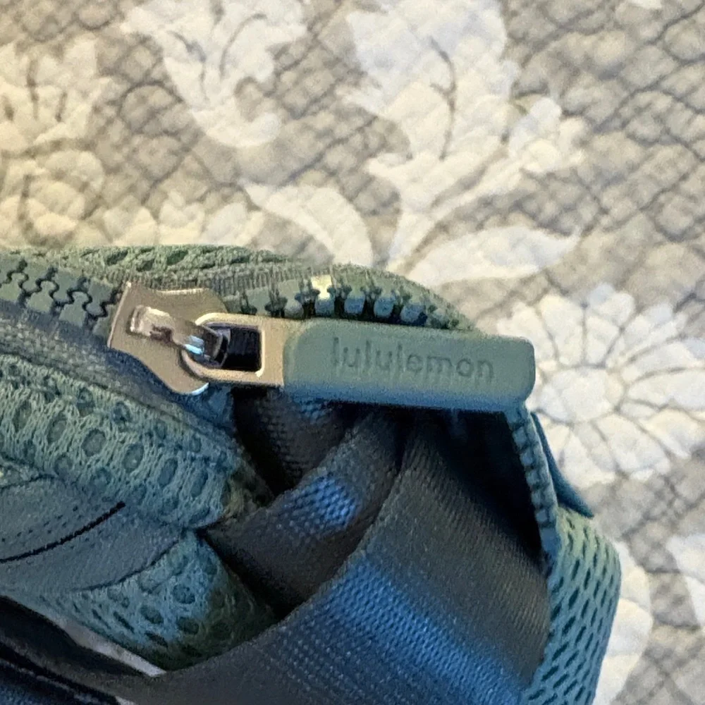 lululemon athletica sleek mesh