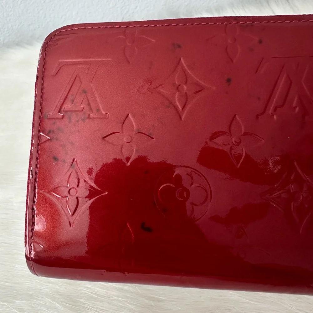Louis Vuitton Vernis Red Zip-Around Wallet