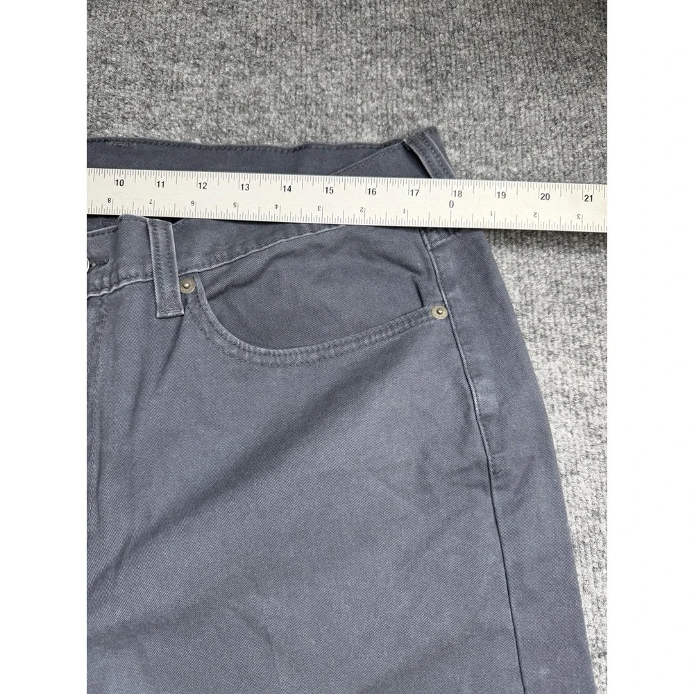 Levis shipped straight jeans
