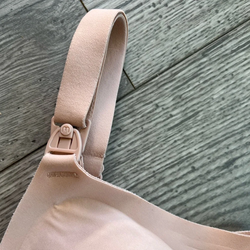 Momcozy women’s breastfeeding