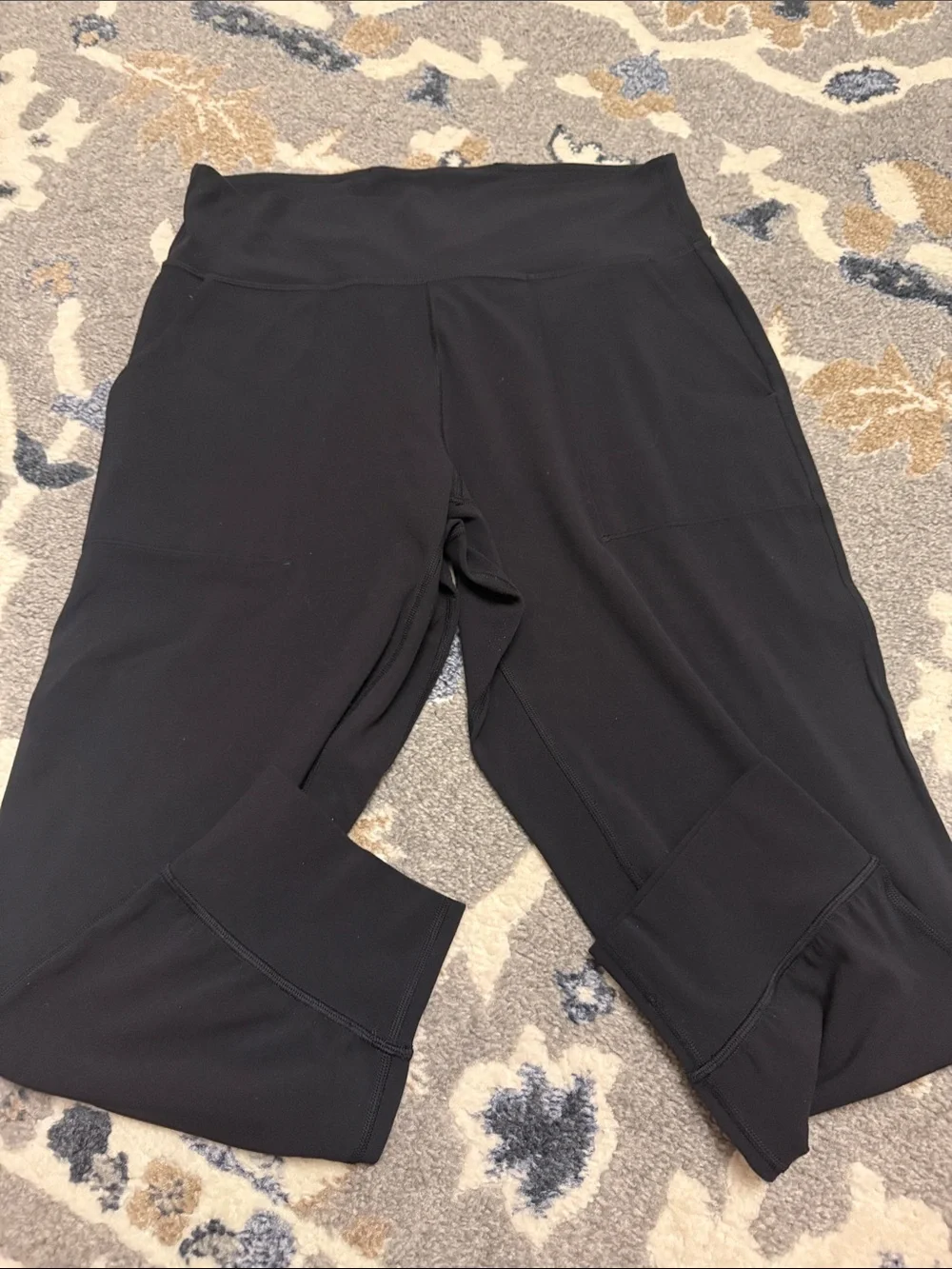 lululemon athletica Black joggers align Capri 23”inseam size 10 has pockets