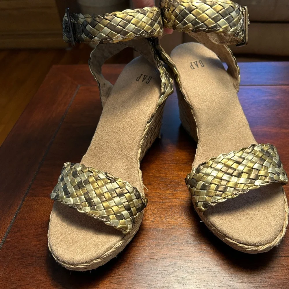 GAP stylish wedge