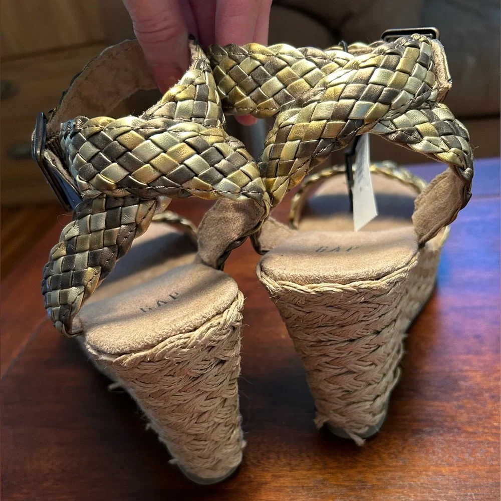 GAP stylish wedge