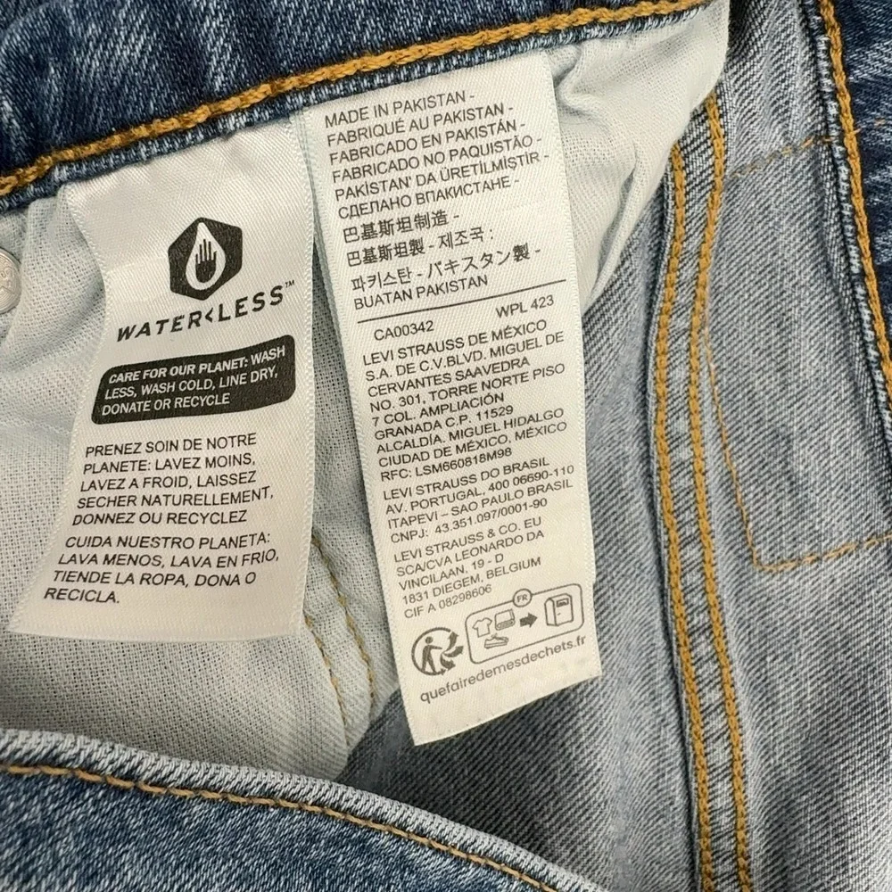 Levis measurements waist