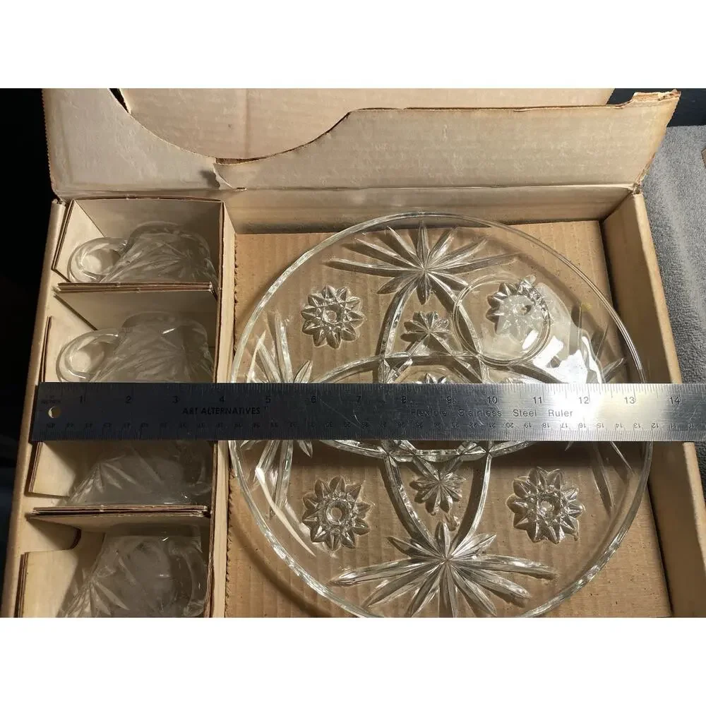 Vintage Anchor Hocking Early American Prescut 8 Pc Snack Set w/ Box EAPC