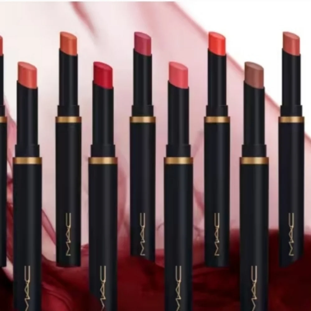 MAC Cosmetics mega bold