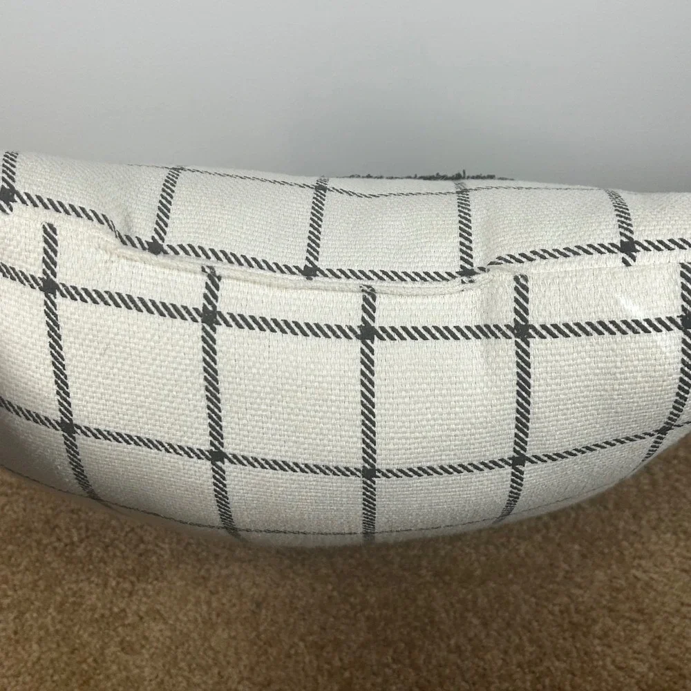N/A decorative throw