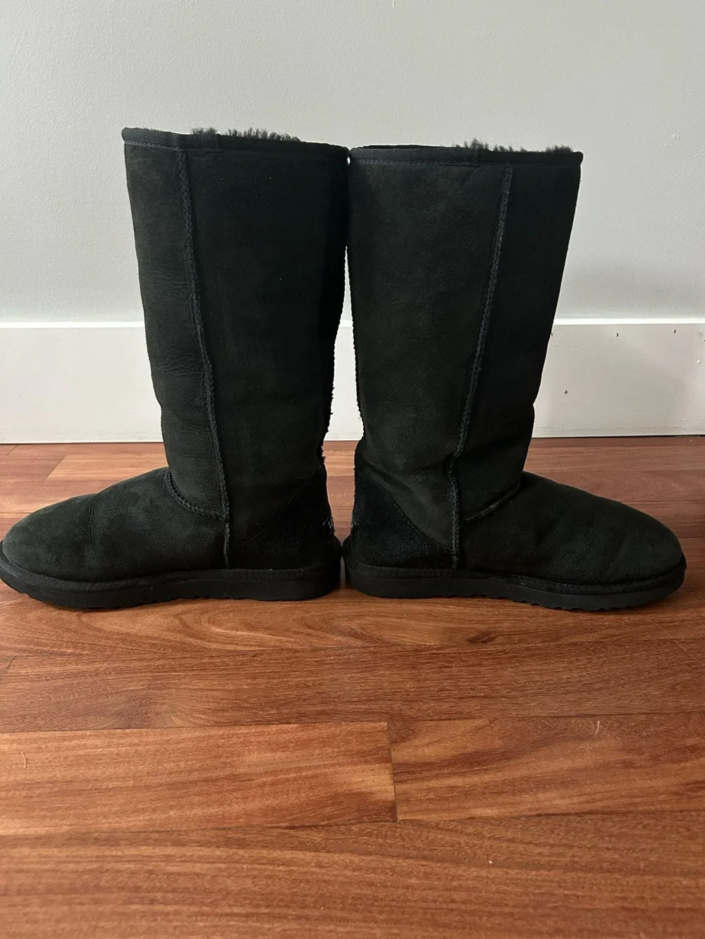 UGG Classic Tall Boots Black on Black Women’s Size 8 Warm