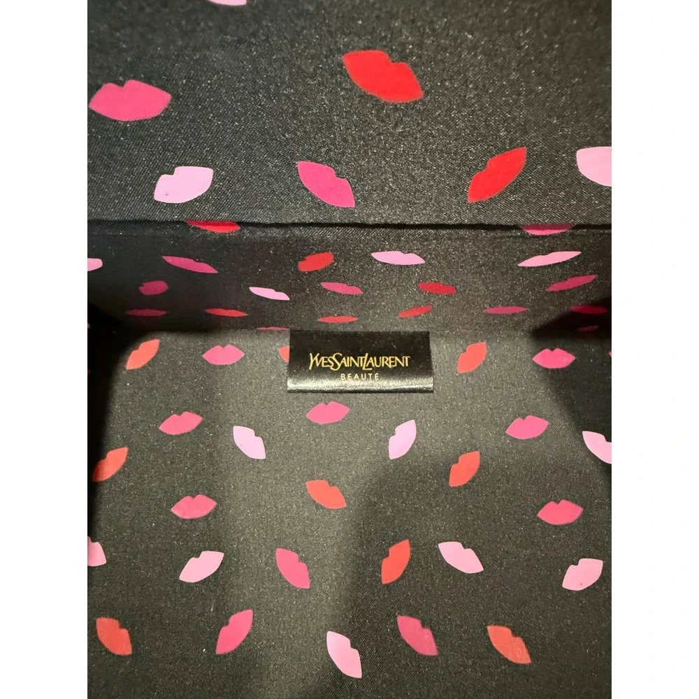 Yves Saint Laurent YSL Beauté‎ Black Patent Cosmetic Makeup Bag Kiss Print