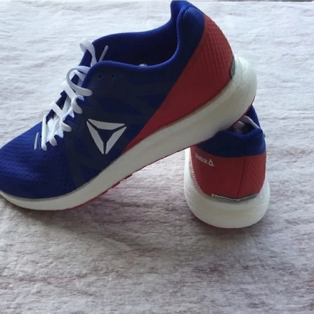 REEBOK FOREVER FLOATRIDE wns size 8.5