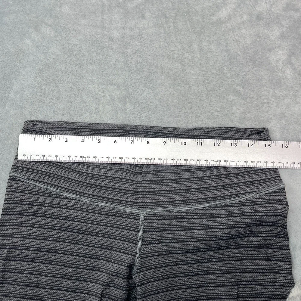 Lululemon Leggings Womens 10 (30x21) Gray Black Horizontal Stripe Athletica Crop