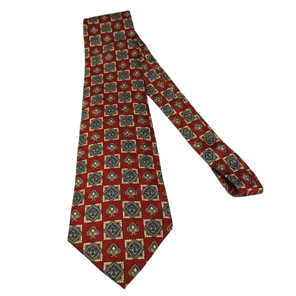 Van Heusen 417 Silk Mens Red Blue Gold‎ Geometric Pattern Classic Neck Tie