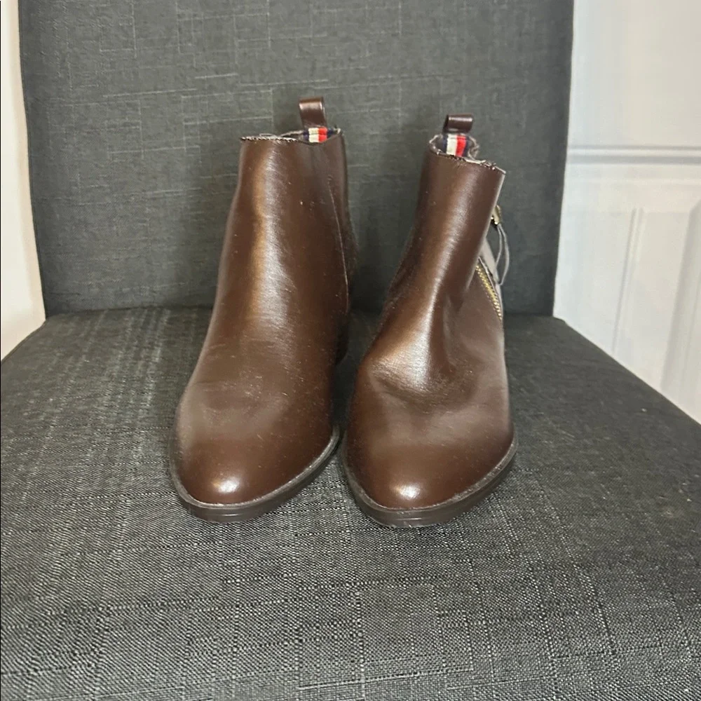 Tommy Hilfiger‎ Size 8.5 Womens Dark Brown Ankle Zip Booties